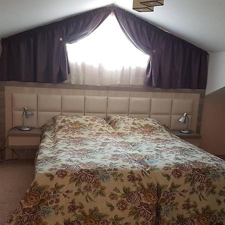 Appartement Къщата С Чешмата à Veliko Tarnovo Extérieur photo