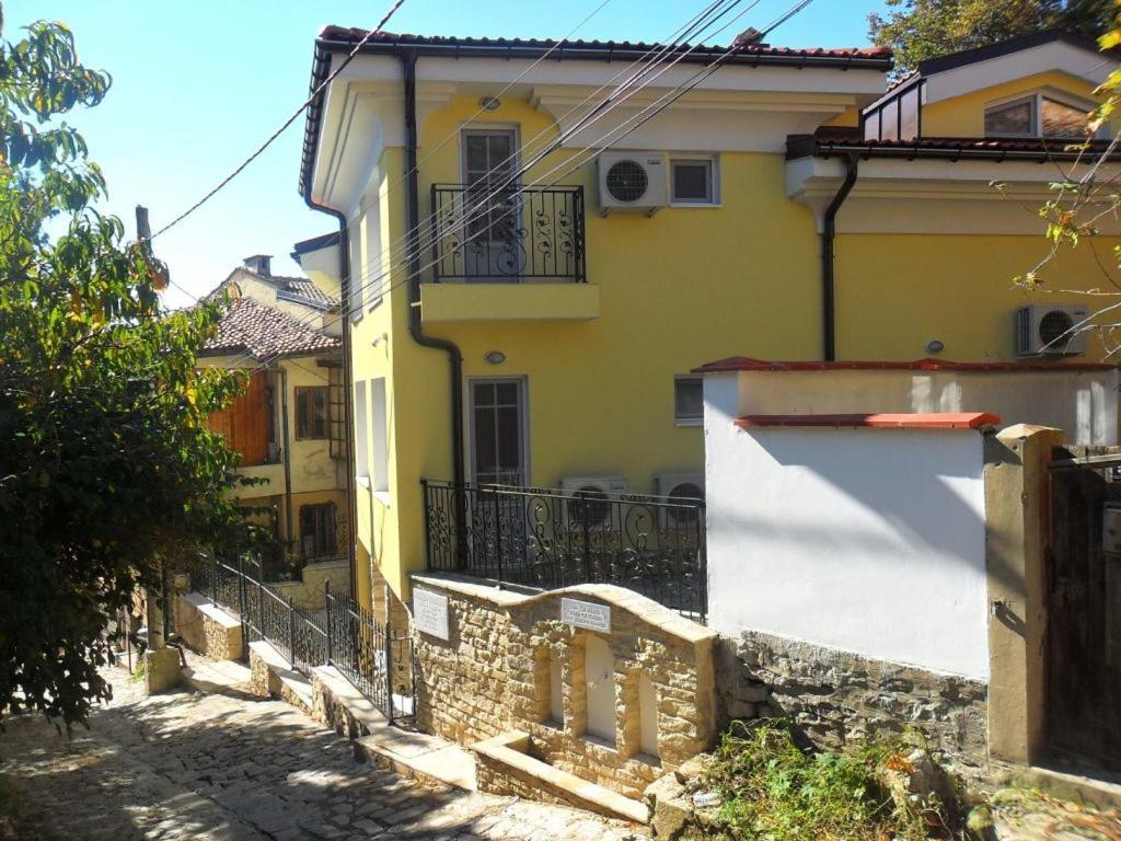 Appartement Къщата С Чешмата à Veliko Tarnovo Extérieur photo